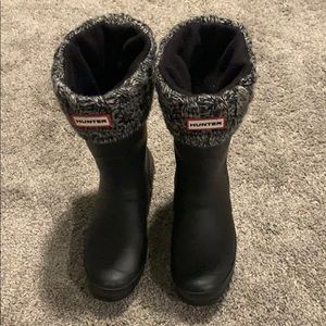 Size 8 short hunter boots with socks